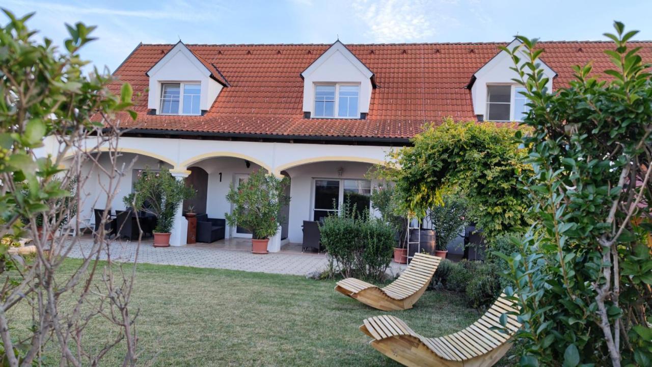Appartementhaus Martina Mörbisch am See Exterior foto